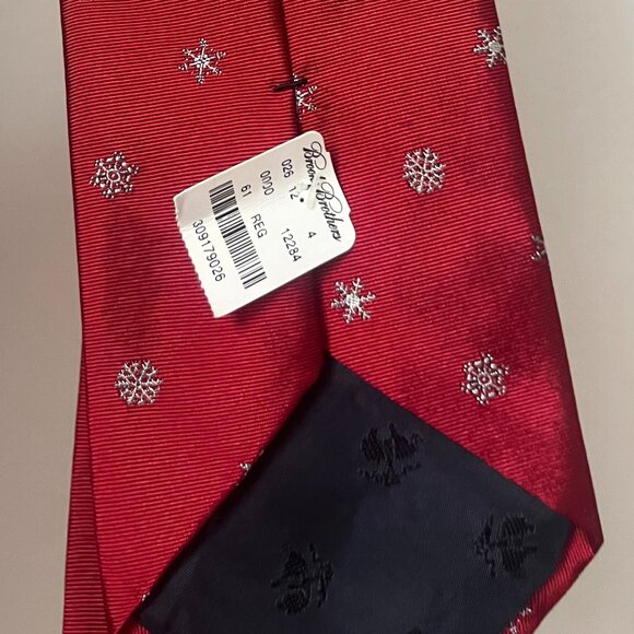 Brooks Brothers Makers 100% Silk Tie Snowflake Pattern - Picture 2 of 12